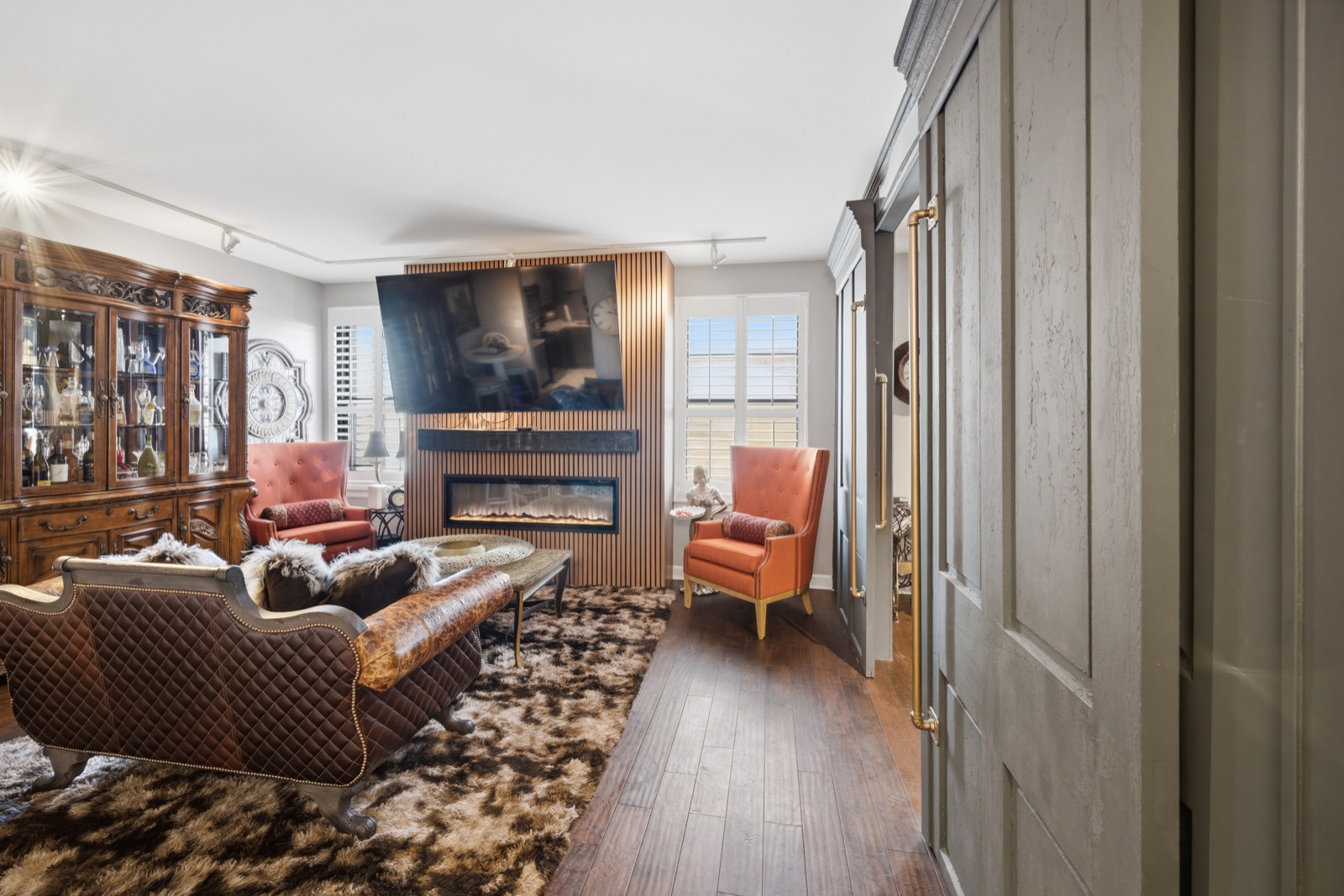 Living room toward the bedroom doors